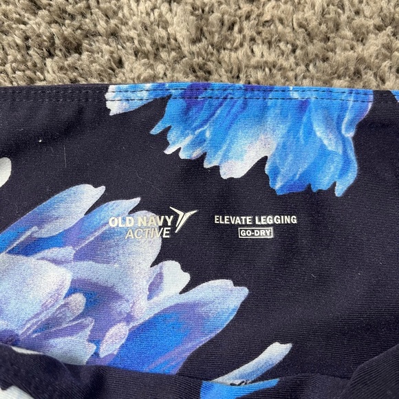 Old Navy Elevate Cropped Leggings Blue Floral Women’s Size M Spring - Picture 2 of 3